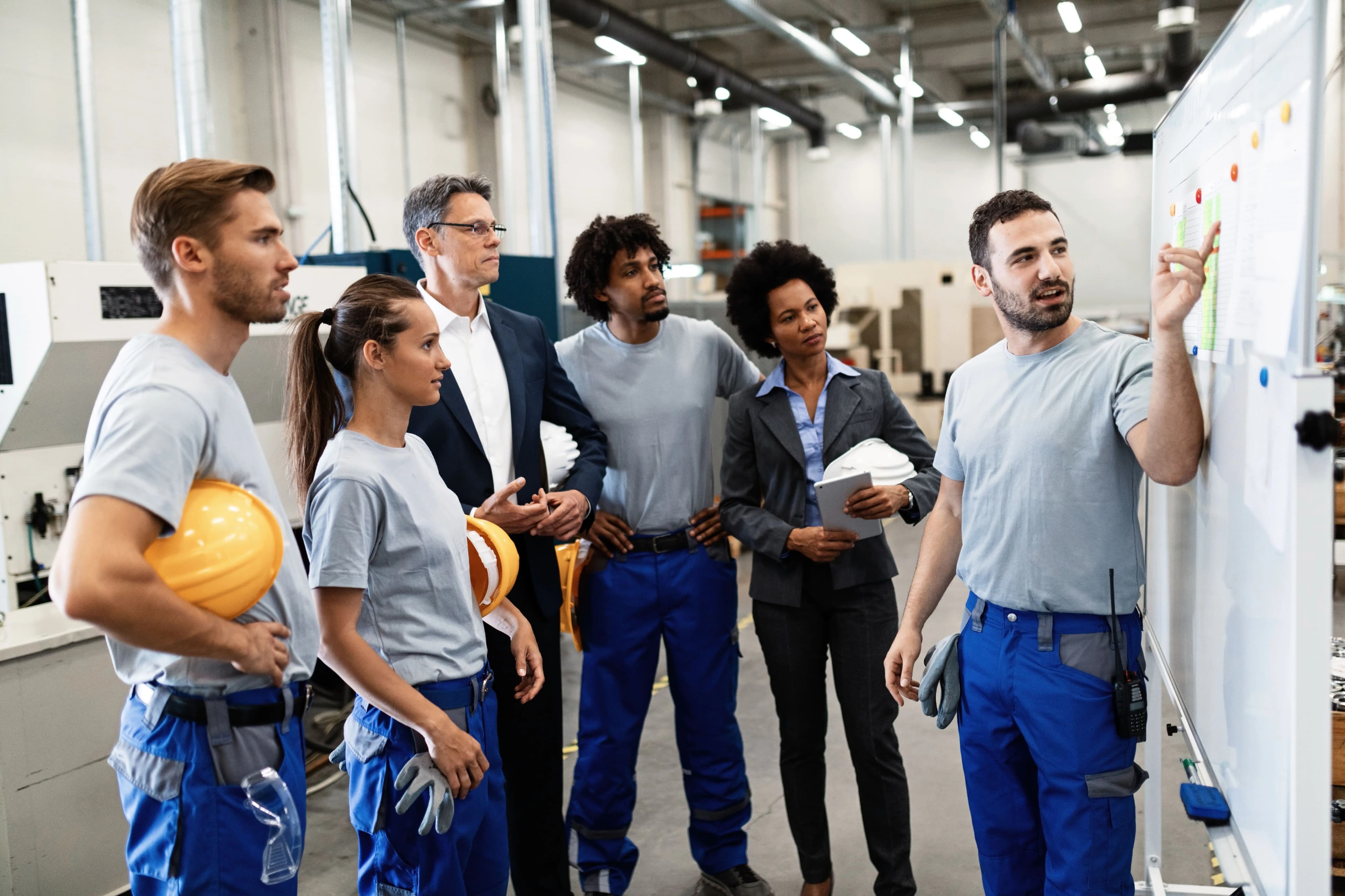 Équipe d'électriciens professionnels à Marseille